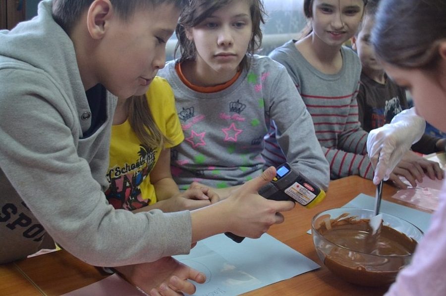 Юные коммунаровцы научились создавать фигурный шоколад