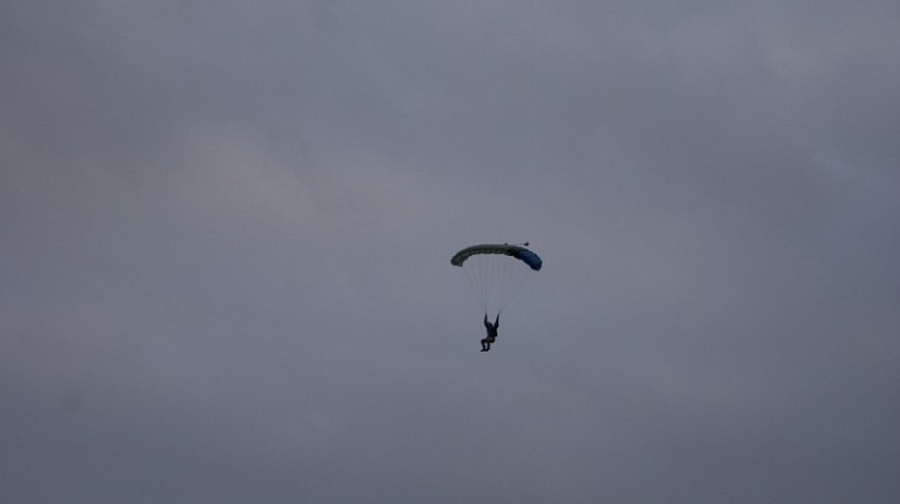 На аэродроме в Никольском за выходные пострадали двое парашютистов
