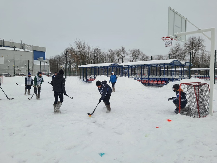 В Гатчине открыт сезон хоккея в валенках 
