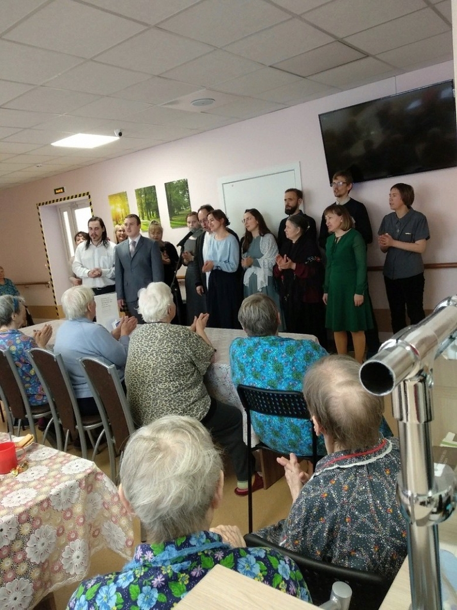 Хор молодежного клуба Покровского собора выступил с Пасхальным концертом
