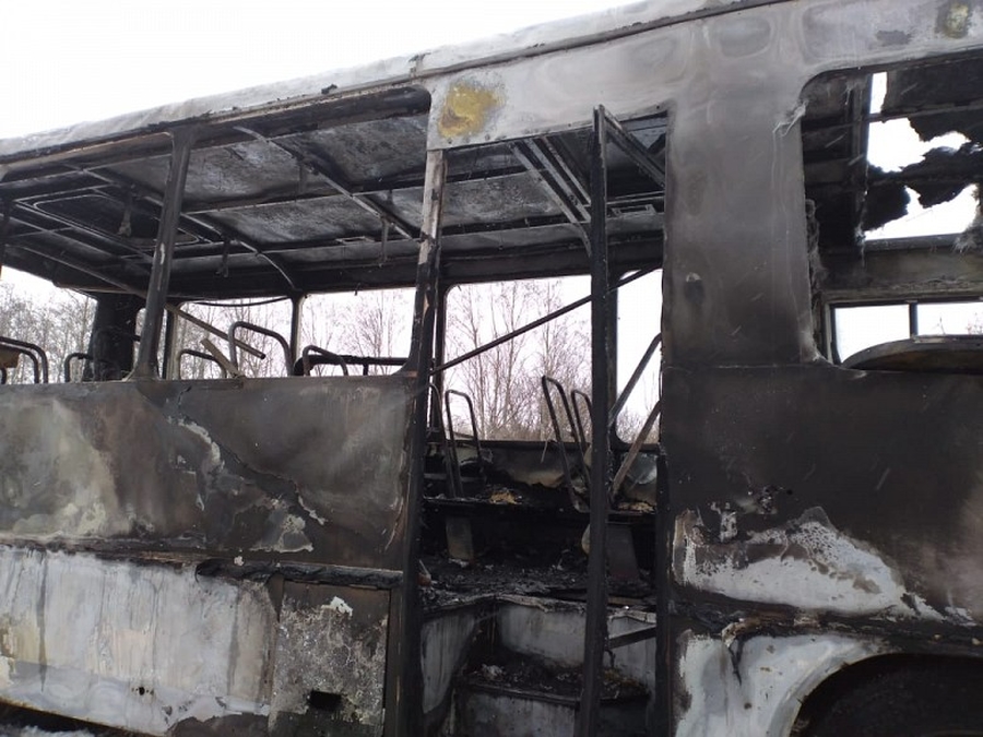 В Гатчине пассажирский автобус сгорел на ходу, пострадавших нет