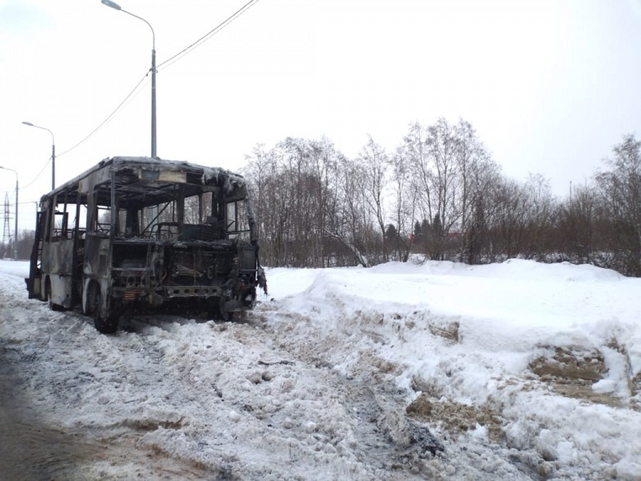 В Гатчине пассажирский автобус сгорел на ходу, пострадавших нет