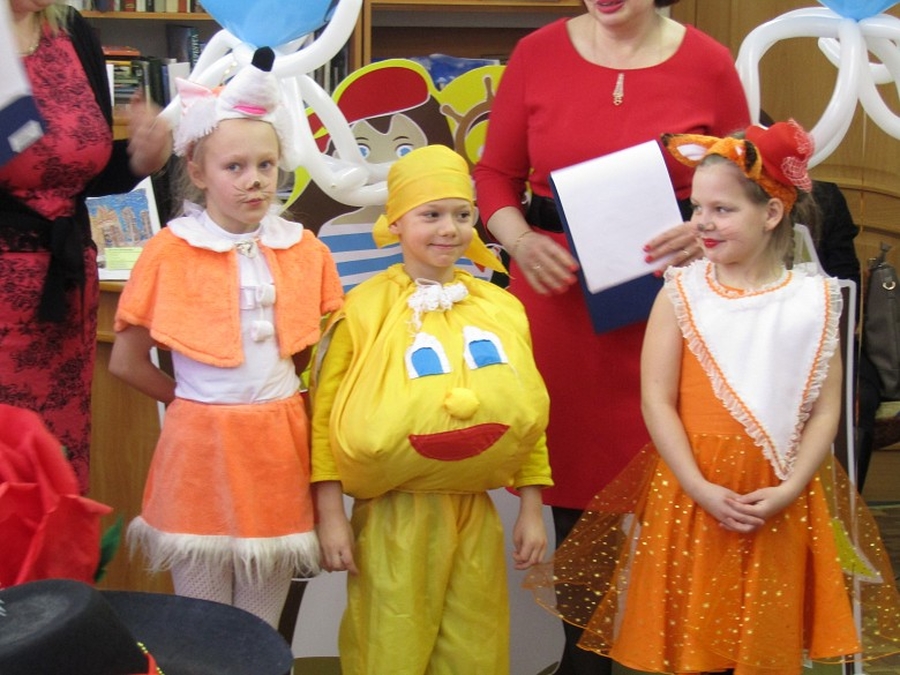 В детской библиотеке собрались десятки сказочных персонажей
