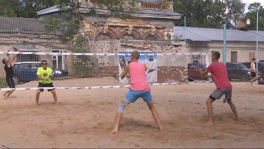 Серьезный спорт для удовольствия: Гатчина встретила областной чемпионат по пляжному теннису