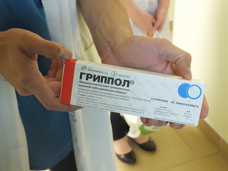 Некогда болеть: гатчинским чиновникам сделали прививки от гриппа