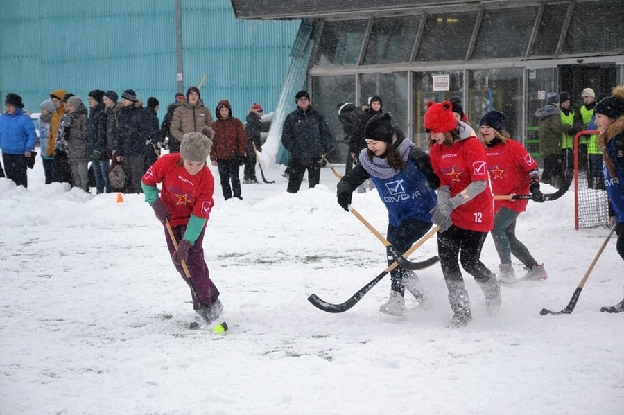 Хоккей в валенках покоряется юным гатчинским спортсменам