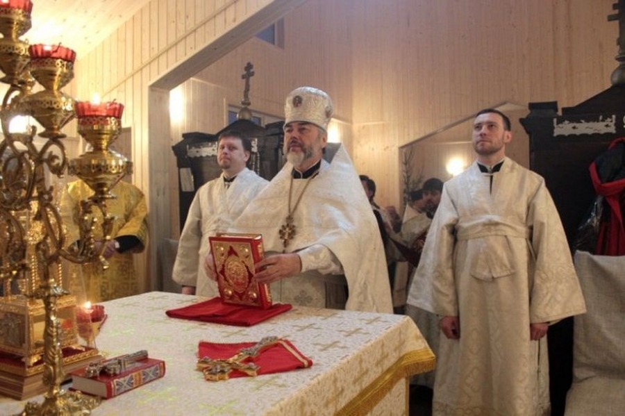 Епископ Митрофан поздравил верующих в новом гатчинском храме