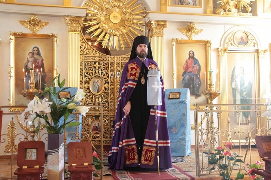 Епископ Митрофан совершит Божественную литургию в Павловском соборе