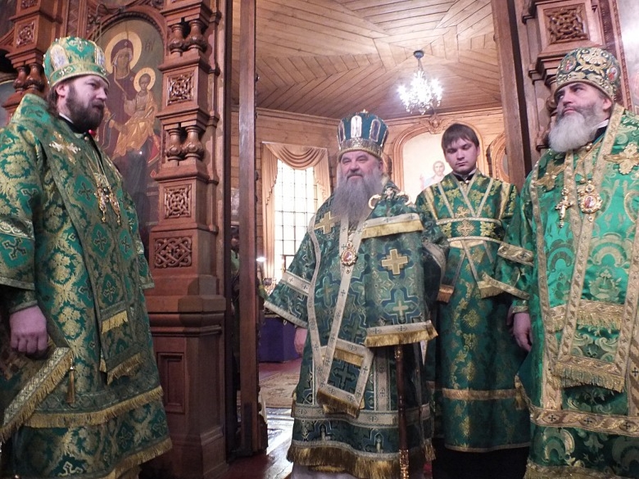 Епископ Митрофан поздравил митрополита Варсонофия с 60-летием