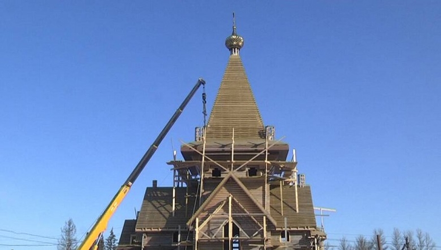 Позолоченные купола и кресты теперь украшают храм святителя Митрофана Воронежского