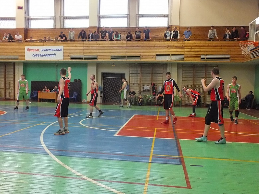 Баскетбол в Гатчине: «Верево» и «Виктория» пока выигрывают