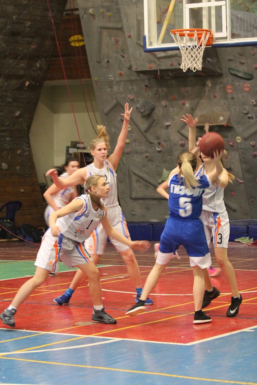 Стартовал Кубок Гатчинского района по баскетболу среди женских команд