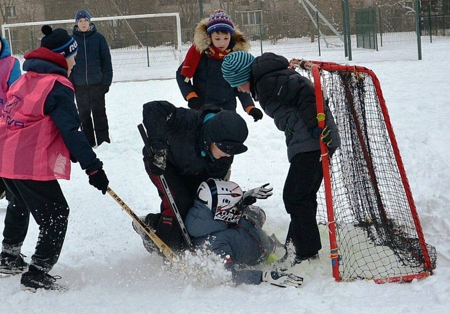 Юные гатчинцы приветствовали Олимпиаду турниром по хоккею в валенках