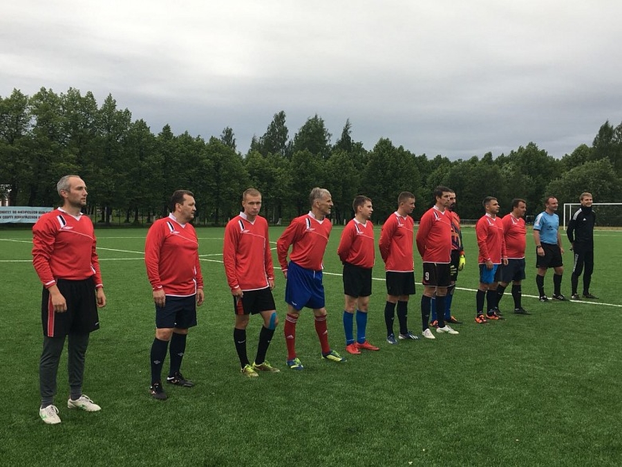 Гатчинская сборная по футболу сыграла матч с командой правительства Ленинградской области