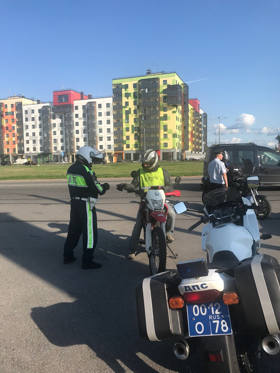 Дорожные инспекторы проверили гатчинских мотоциклистов