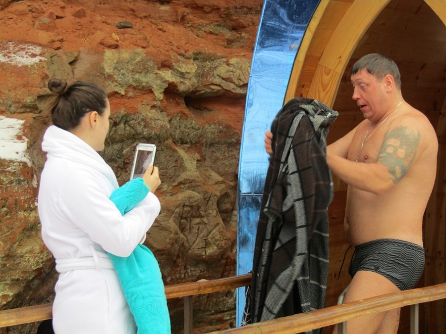 Польза для тела и духа:  в Гатчинском районе прошли крещенские купания