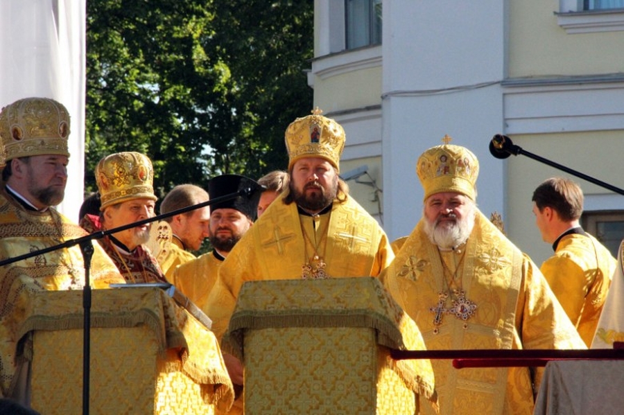 Епископ Гатчинский и Лужский принял участие в петербургском Крестном ходе