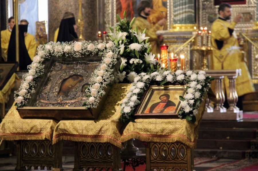 Епископ Гатчинский и Лужский принял участие в петербургском Крестном ходе
