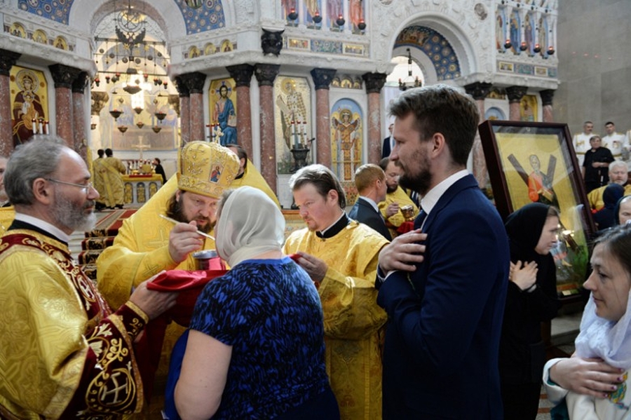 Епископ Митрофан сослужил Патриарху Кириллу в Никольском Морском соборе в Кронштадте
