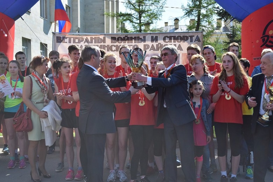 В День Победы по улицам Гатчины бежали легкоатлеты