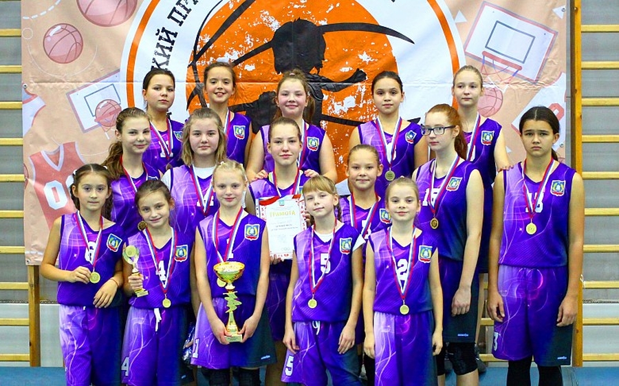 Сборная Гатчинского района - победители Детского праздника по баскетболу