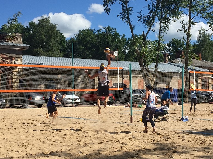 Еще одно место для любителей пляжного волейбола появилось в Гатчине