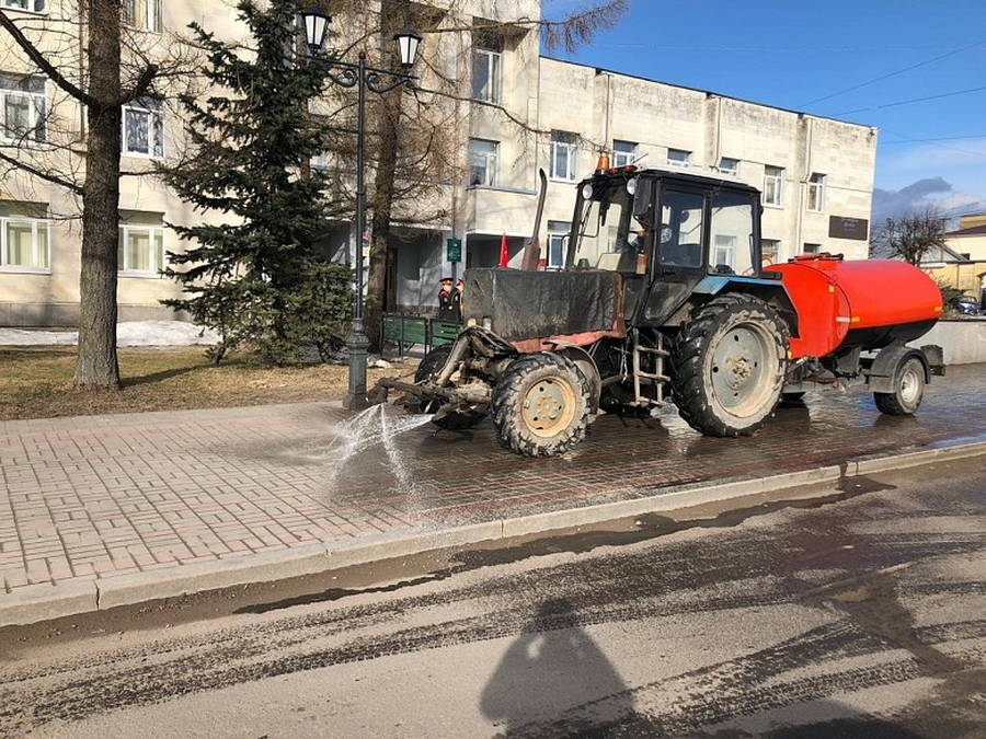Весна в Гатчине: пора делать уборку!
