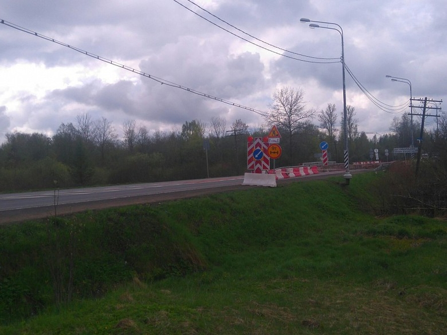 Начался ремонт моста через речушку Сиворицкий ручей в селе Никольское