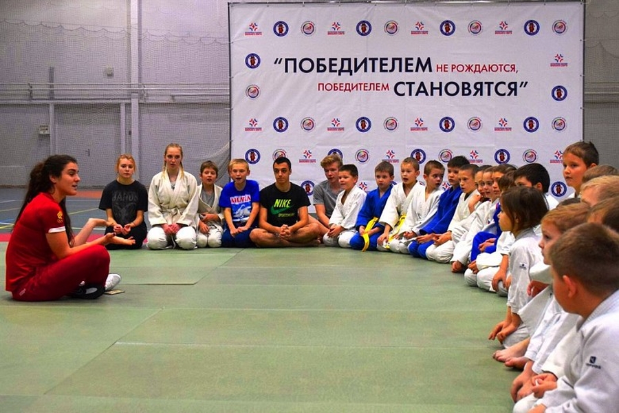 Фонд «Счастливое будущее» и Фонд Натальи Воробьевой организовали спортивный праздник в Коммунаре
