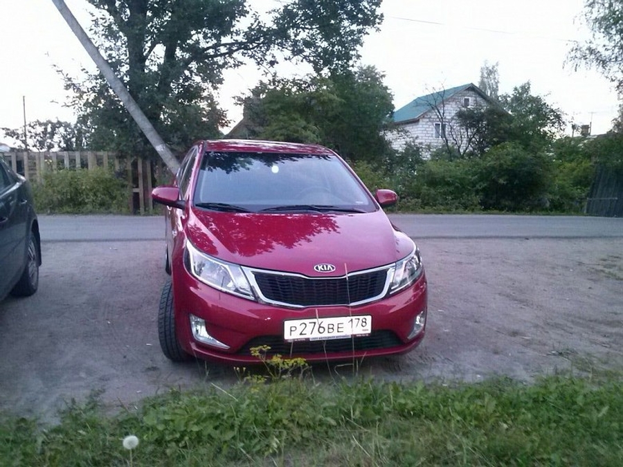 В Гатчинском районе разыскивают угнанный автомобиль