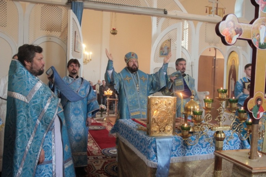 Епископ Митрофан освятил храм Николая Чудотворца в Белогорке