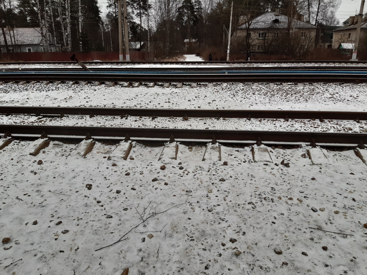 Вырица пешеходный переход. Вырица фото перехода ЖД путей.