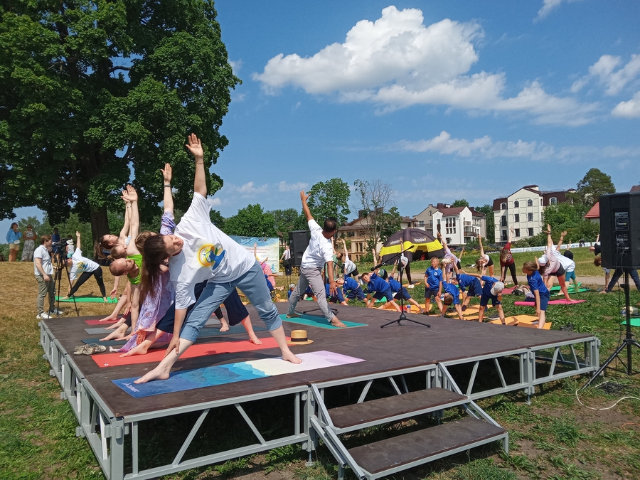 В Гатчине провели фестиваль йоги 