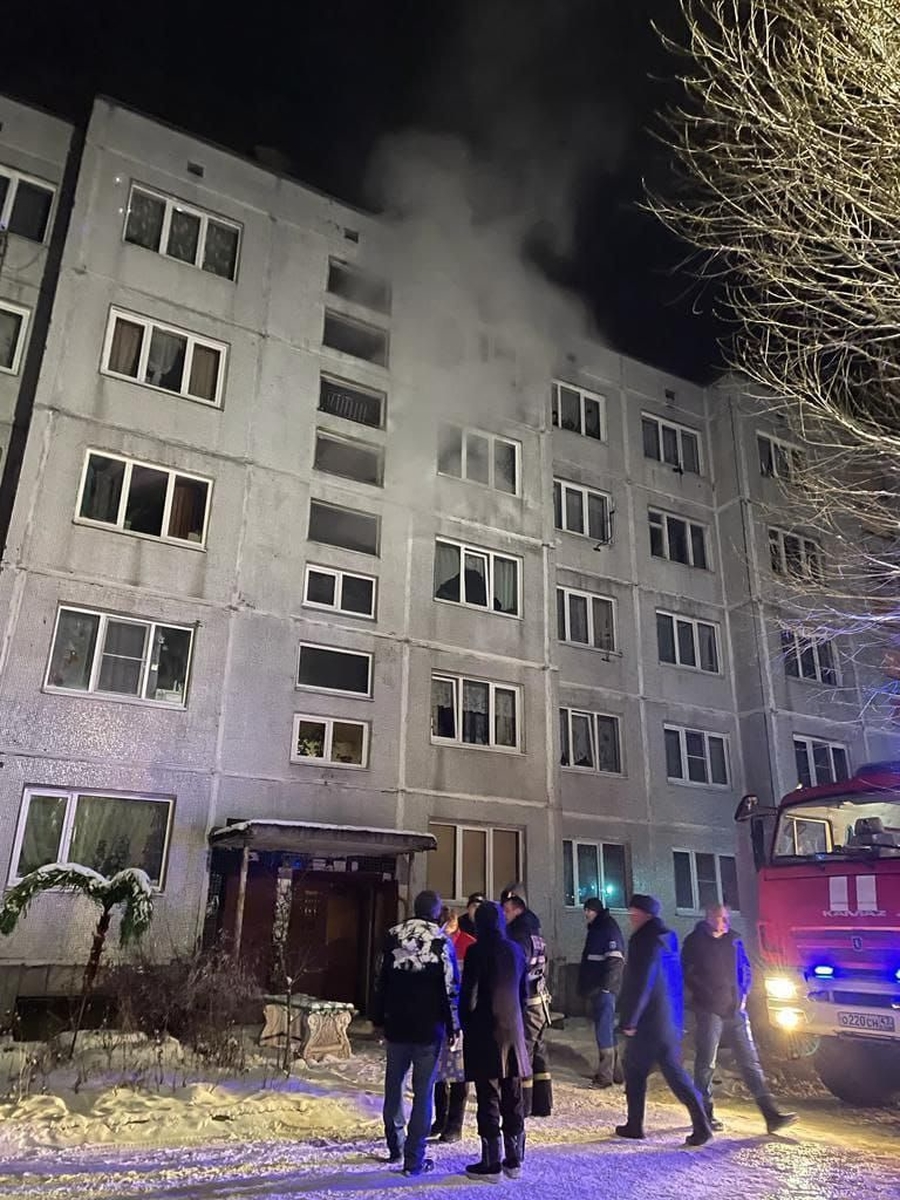 Ночью гатчинские пожарные спасли из огня 10 человек