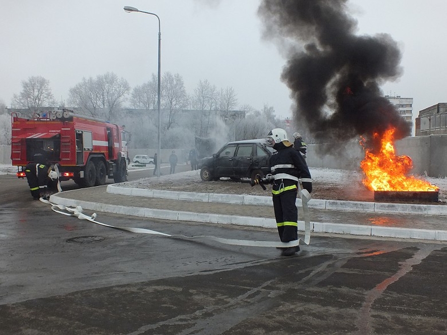 Сегодня ночью на Чкалова горел автомобиль