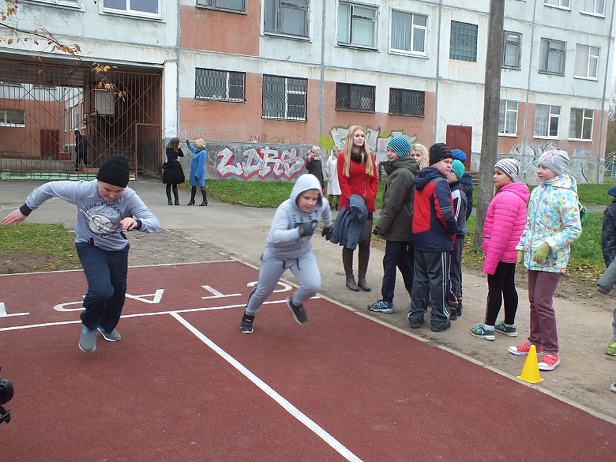 В 5-й школе Гатчины открылась спортплощадка для сдачи норм ГТО