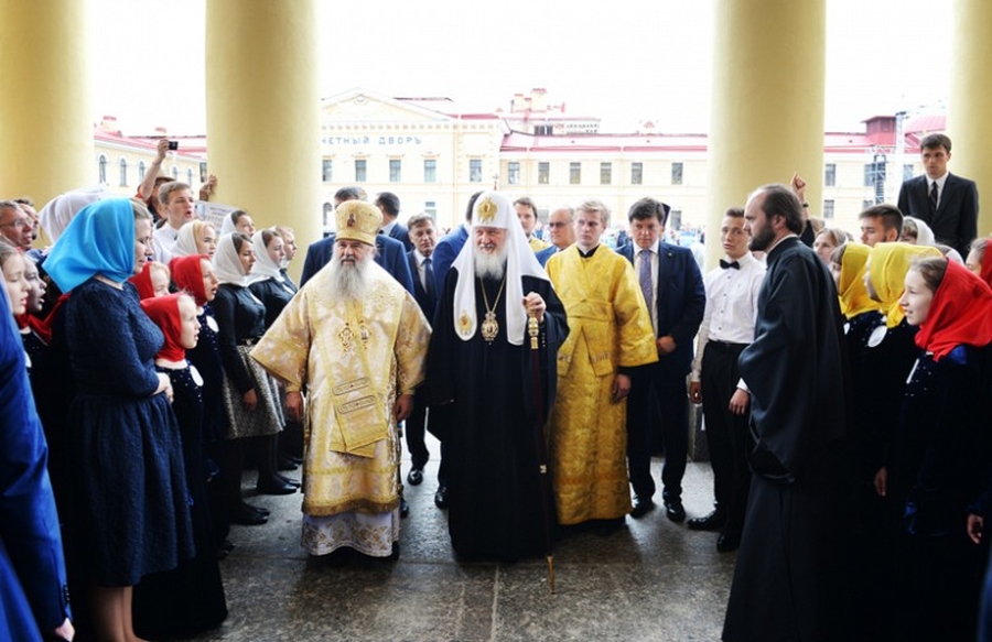 Епископ Митрофан сослужил Патриарху Кириллу в Петропавловском соборе Санкт-Петербурга