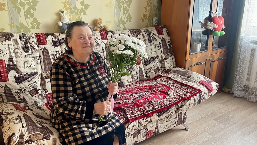 Жительницу Коммунара поздравили с 90-летием