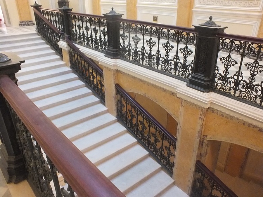 Возвращение из небытия: Мраморная лестница Гатчинского дворца получила второе рождение