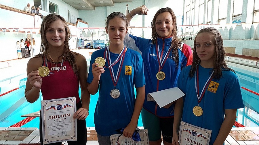 Гатчинские спортсмены выступили на областном Чемпионате по плаванию