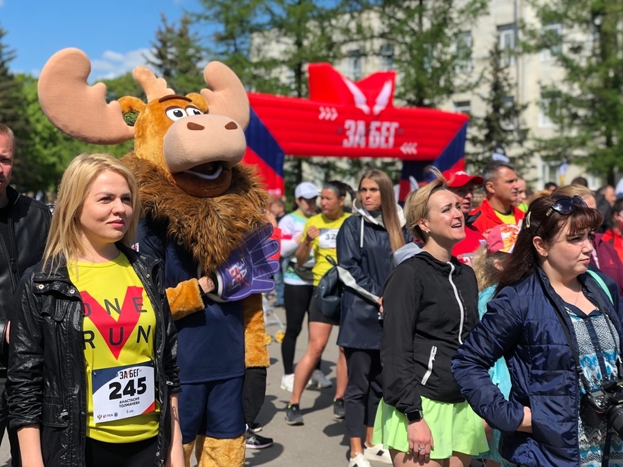 Более 500 атлетов пробежали по Гатчине в рамках полумарафона «ЗаБеГ.РФ»