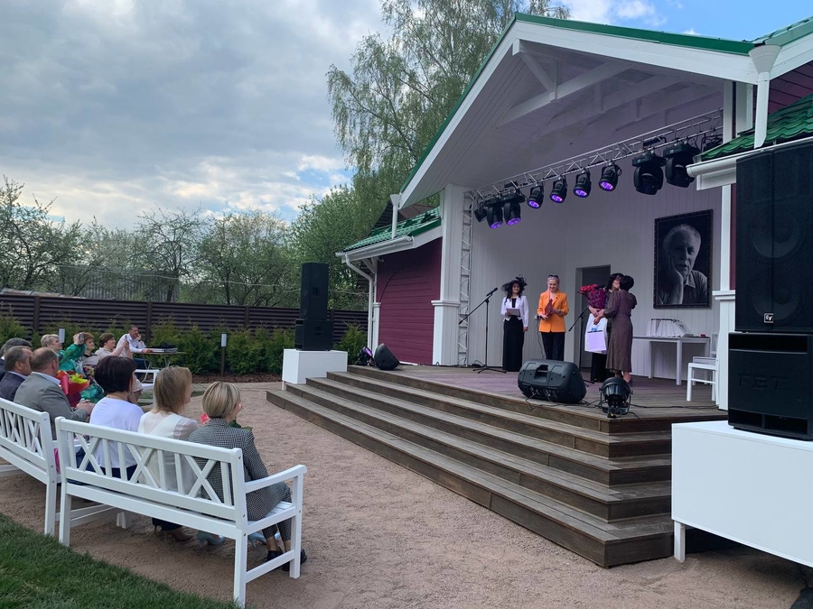 Летнюю концертную площадку открыли в Сиверском к 100-летию Шварца