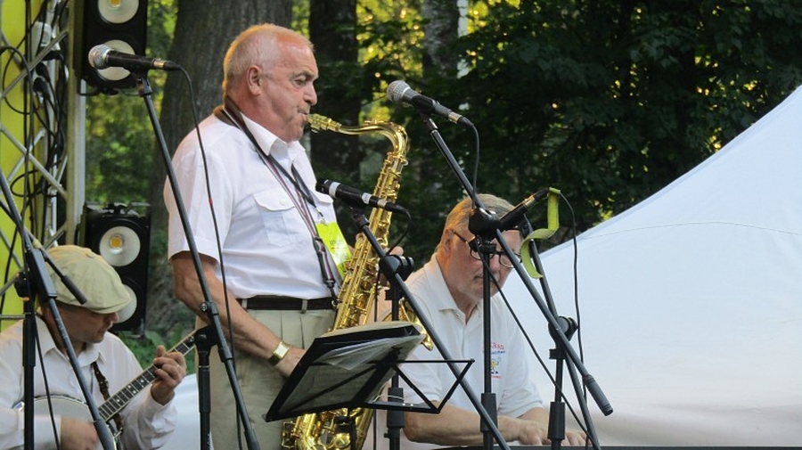 В старинном парке Гатчины отзвучал джаз