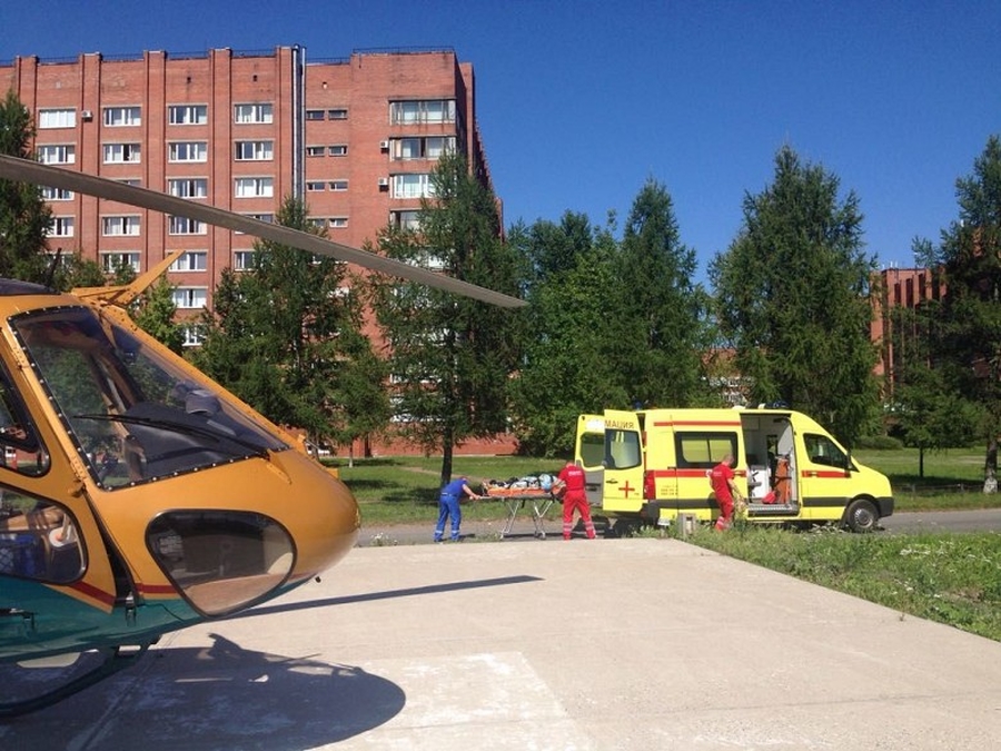 Пострадавшего в ДТП гатчинца забрал вертолет санавиации