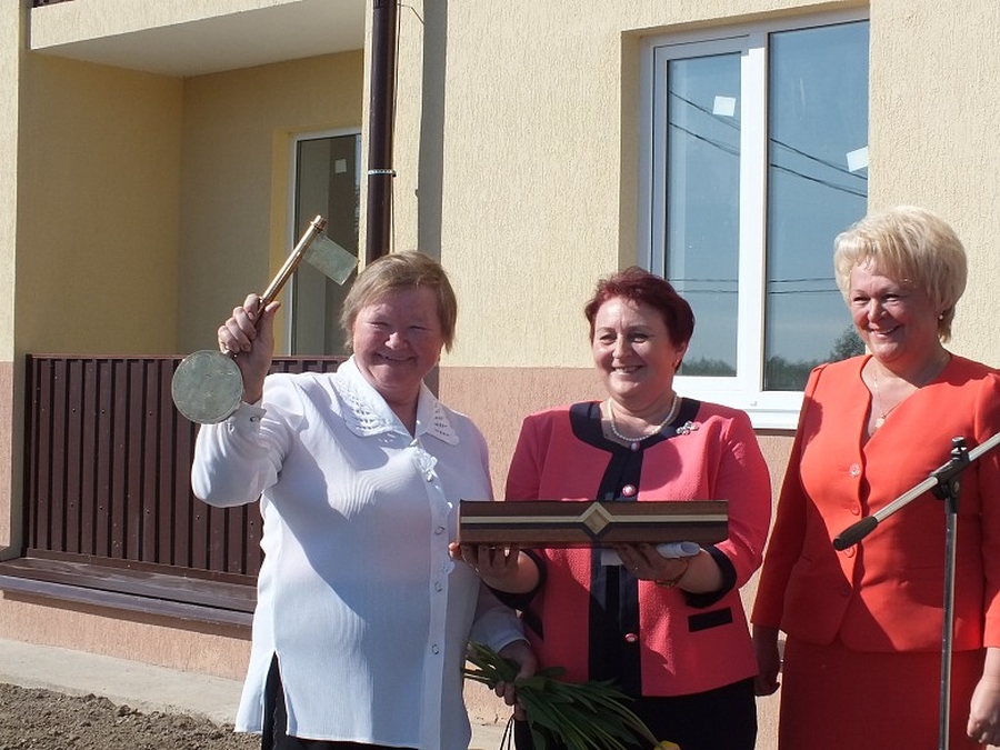 14 семей погорельцев в Кобринском  получили ключи от новых квартир