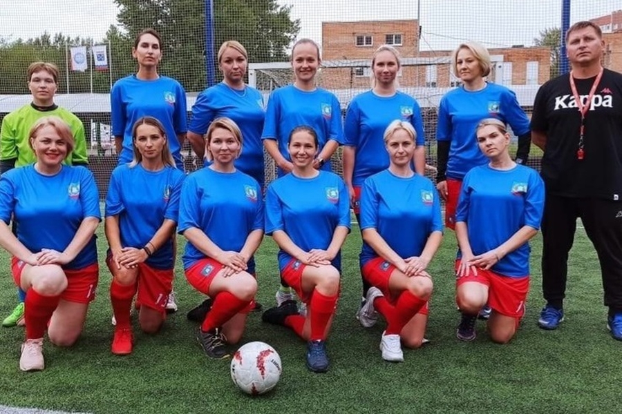 Многодетные мамы из Гатчины вошли в состав областной сборной по футболу