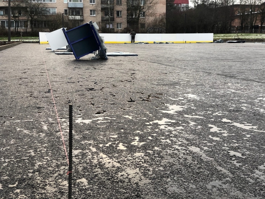 В Гатчине реконструируют хоккейную коробку