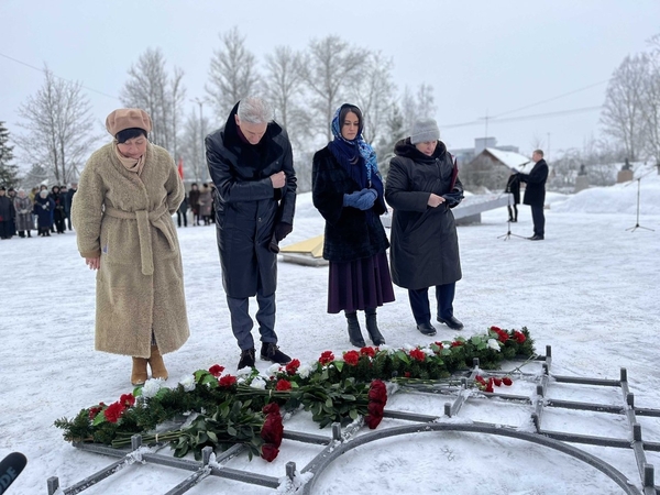 Торжественно-траурный митинг на мемориале воинской славы на улице Солодухина