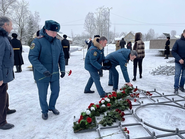 Торжественно-траурный митинг на мемориале воинской славы на улице Солодухина