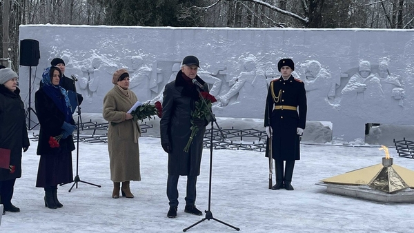 Торжественно-траурный митинг на мемориале воинской славы на улице Солодухина